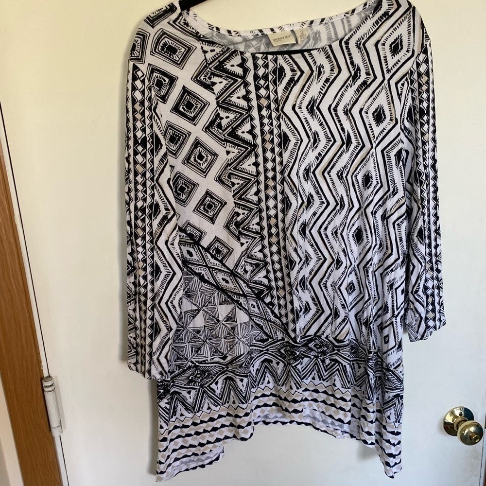 Zenergy by Chicos size 2 rayon/spandex blend top